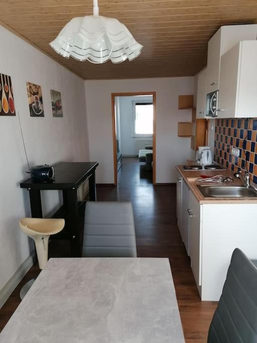 Kleine Wohnung Fuer Monteure Und Dienstreisen Zwickau Exterior photo