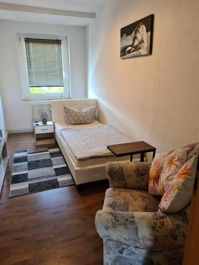 Kleine Wohnung Fuer Monteure Und Dienstreisen Zwickau Exterior photo