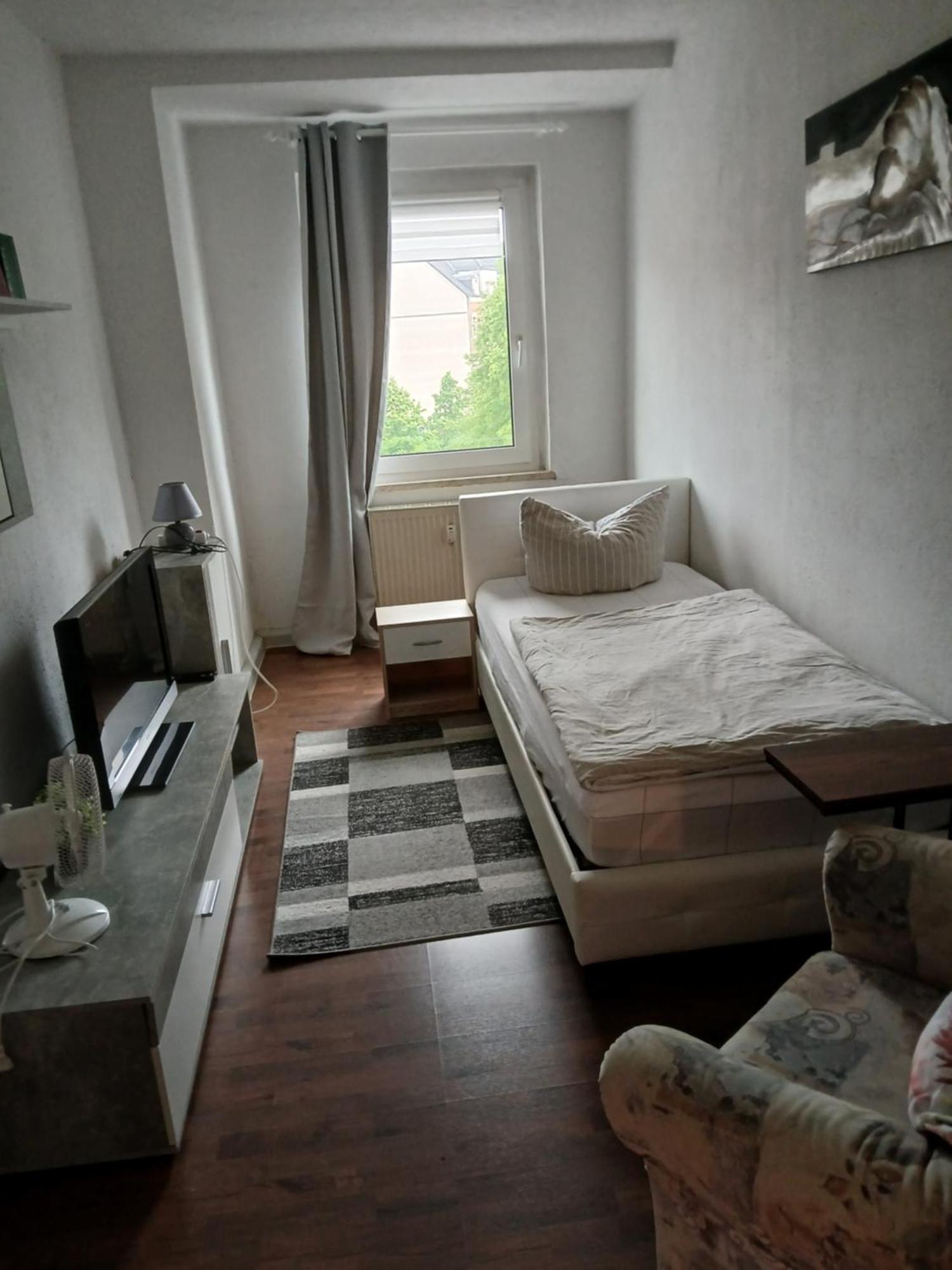 Kleine Wohnung Fuer Monteure Und Dienstreisen Zwickau Exterior photo